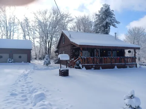 Cozy Log Cabin Near Cooperstown Dreams Park and All- Star Village