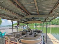 Lakefront ~ Boat ~ Kayaks ~ Fire Pit ~ Private Dock ~ Bar ~ Pool Table Hotels in Gumlog