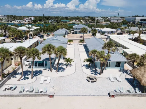 Private 2 BR steps from beach on Casey Key Hotels in Nokomis