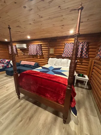 Nice log cabin on back country road with peace, quiet and the amenities of home