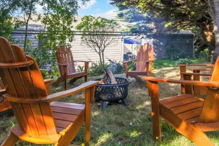 Biggest Backyard in Bodega Bay + Hot Tub