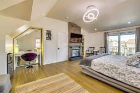 Near Yale & Lighthouse Point Beach: Home w/ Pool!