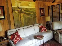 Cottage on riverbank one mile from Clarksdale in gated community