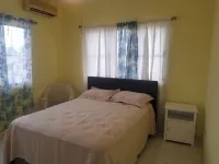 Upstairs 2 bedroom apartment- 5 mins from the beach Hotels in Island Harbour