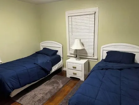 Cheerful, 3 bedroom house, free parking Отели в г. Терри