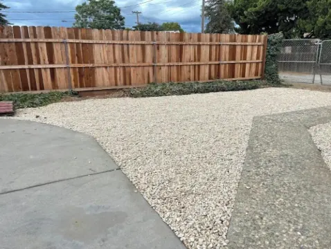 Newly updated studio 2 min drive to HWY 99