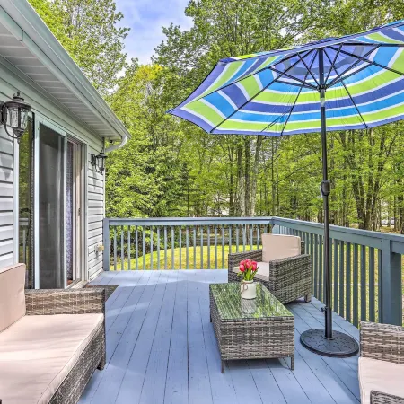 2 Game Rooms! Family Poconos Home 9 Mi to Slopes