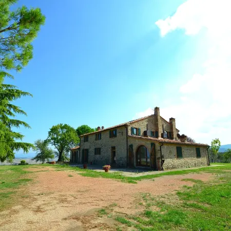 Farmhouse in Pisan Hills with Pool