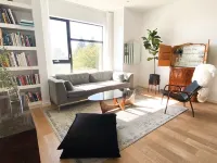 3-bedroom townhome in walkable Rockridge close to UC Berkeley and SF.