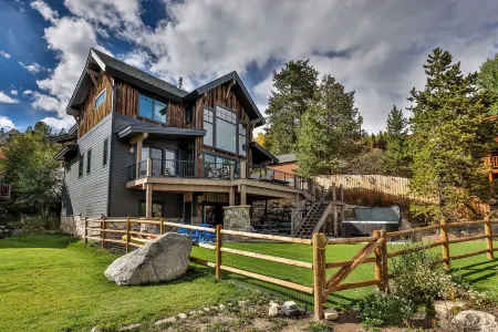 Spacious Mountain Modern Lux Lakefront Home. Private dock, Hot Tub, Bunk Room!