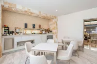 Royalton CHIC Antigua, An Autograph Collection All-Inclusive Resort - Adults Only - bar