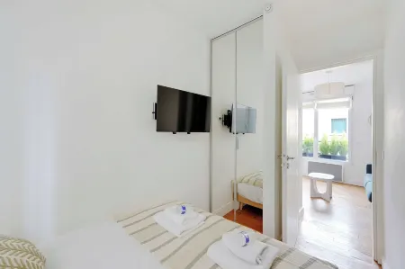 Cosy Apartment -1br-2p- Suresnes Отели в г. Сюрен