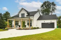 Walk to Lake Erie: Sleek Retreat w/ Screened Patio - Boutique
