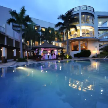 The Avenue Plaza Hotel