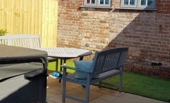 3 Bedroom Cottage - Hot Tub Garden Parking