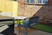 三臥室小屋 - 熱水浴缸、花園、停車場