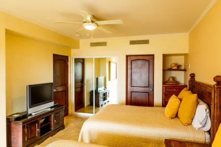 Las Mananitas E3301 2 Br by Casago Отели рядом с достопримечательностью «Isis Healing House Alternative Therapies & seven Zenses Cabo Spa»