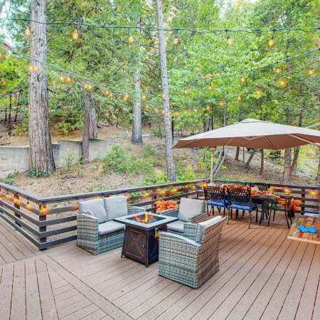 1 Mi to Lake Arrowhead Village! Cozy Fall Escape