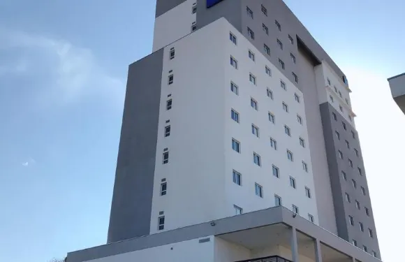 平達莫尼揚加巴高峯套房酒店