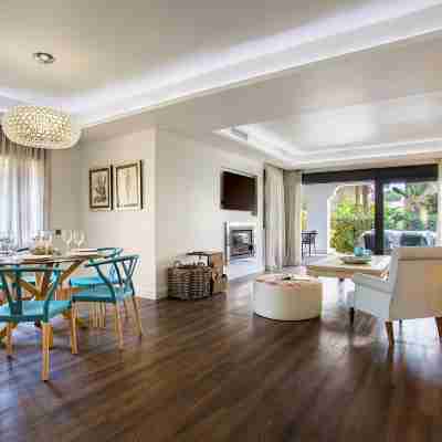 Spectacular apartment with direct access to the beach. Venalmar T Rooms