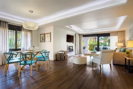 Spectacular apartment with direct access to the beach. Venalmar T