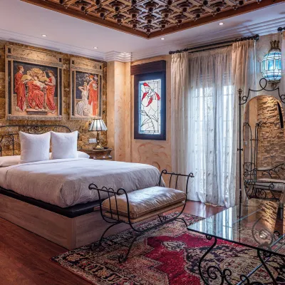 Casa de Reyes Hotels near Saint Jerome Monastery