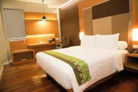 Front One Hotel Papua Lestari