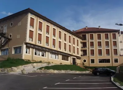 Los Acebos Arriondas Hotel di 