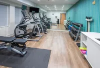 Holiday Inn Express & Suites ROSEVILLE - GALLERIA AREA by IHG - Gym