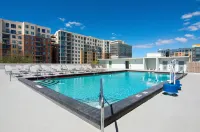 Holiday Inn GAINESVILLE-UNIVERSITY CTR by IHG - ที่มีสระว่ายน้ำ