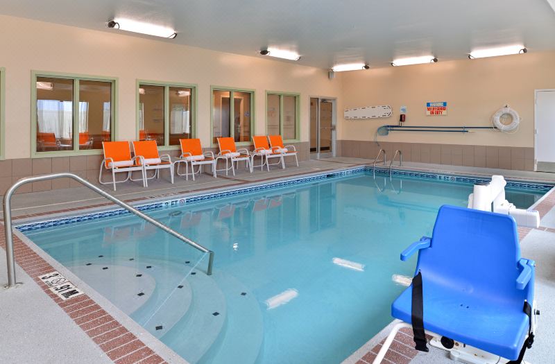 Holiday Inn Express & Suites Cincinnati-Blue ASH by IHG photo 3