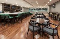 Holiday Inn MARQUETTE by IHG - ที่มีบาร์