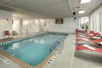 Holiday Inn 布盧明頓 - 游泳池