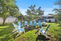 Mermaid & Mare, Downtown Retreat. Hot Tub, Firepit, fenced yard & Pet Friendly!