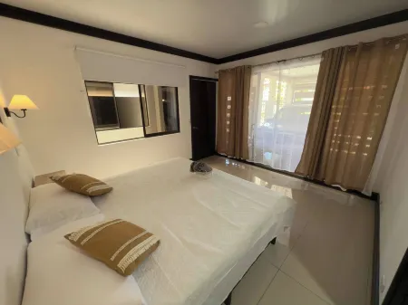 Fully Equipped 3 Beds 2 Cars 20-min Airport