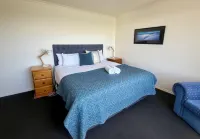 BINALONG BAY COTTAGE 2 bedrooms, 2 bathrooms, amazing views of Binalong Bay
