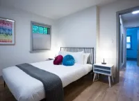 Downtown cottage with hot tub and fenced yard