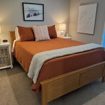 NW Retreat, Convenient 3 Block Walk to Main Street