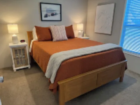 NW Retreat, Convenient 3 Block Walk to Main Street