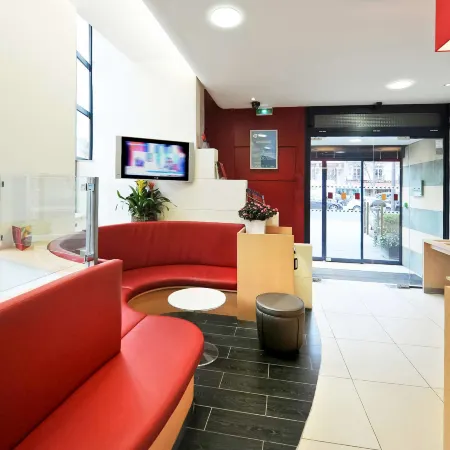 Ibis Paris Gare Montparnasse 15ème Отели рядом с достопримечательностью «Матиньонский дворец»