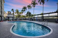 La Quinta Inn & Suites by Wyndham Miami Airport West - Pools