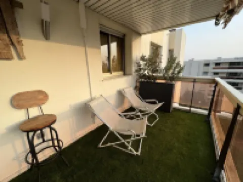 10 min from airport and 15 min from beaches air-conditioned apartment with terrace