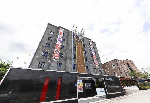 블루 호텔 외경