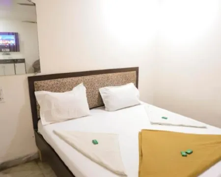 Hotel Achal Palace Lodging and Boarding Hotels in Ulhasnagar