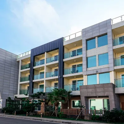 Jeju Swansea Resort Отели рядом с достопримечательностью «Кольватмэул Пансатоп»