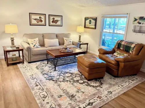 Beautiful Cozy Home in Thomson Near Lake and Boat Ramp