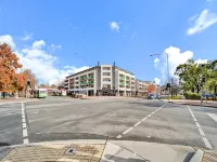 Lakeside 1-Bed with A/C, Parking & Balcony