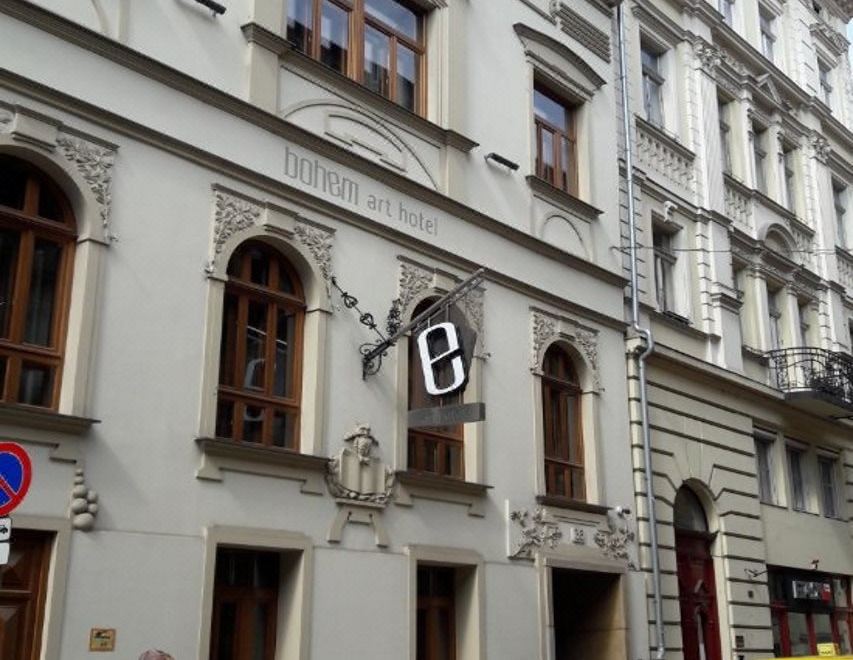 보헴 아트 호텔의 아트리스틱한 로비나 객실 인테리어