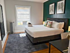 Perfectly Located 1BR - Hinman D2