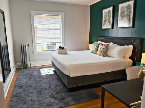 Perfectly Located 1BR - Hinman D2